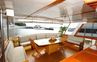 NJ yacht 72 aft deck